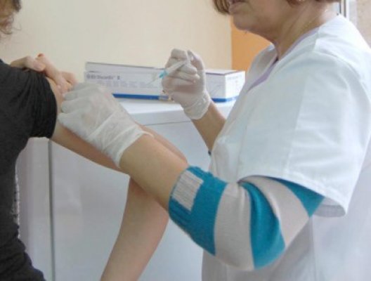 Nicolăescu a anunţat SRI cu privire la posibila contaminare intenţionată a vaccinului antigripal